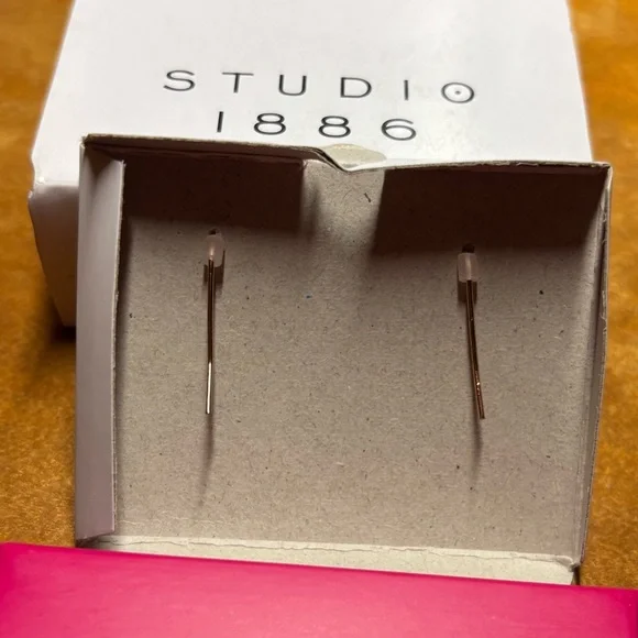 Avon earrings, 12 pairs; 4 Avon bracelets; 6 pairs of Kohl’s earrings. All NEW! - Picture 13 of 16